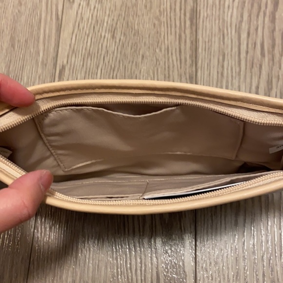 Brand new Coach wristlet - Picture 4 of 4